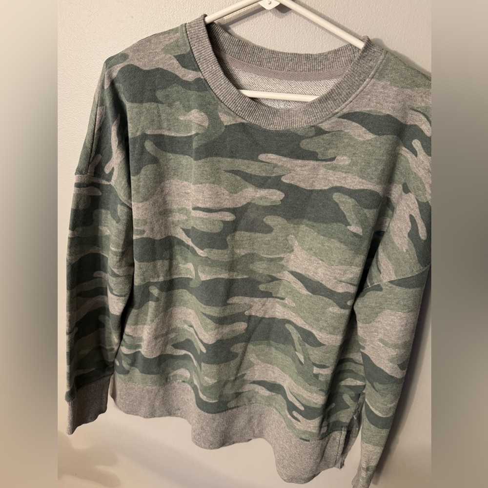 Soft and stretchy camouflage sweatshirt